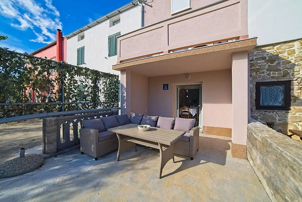 Holiday House Rab Kampor 0*,