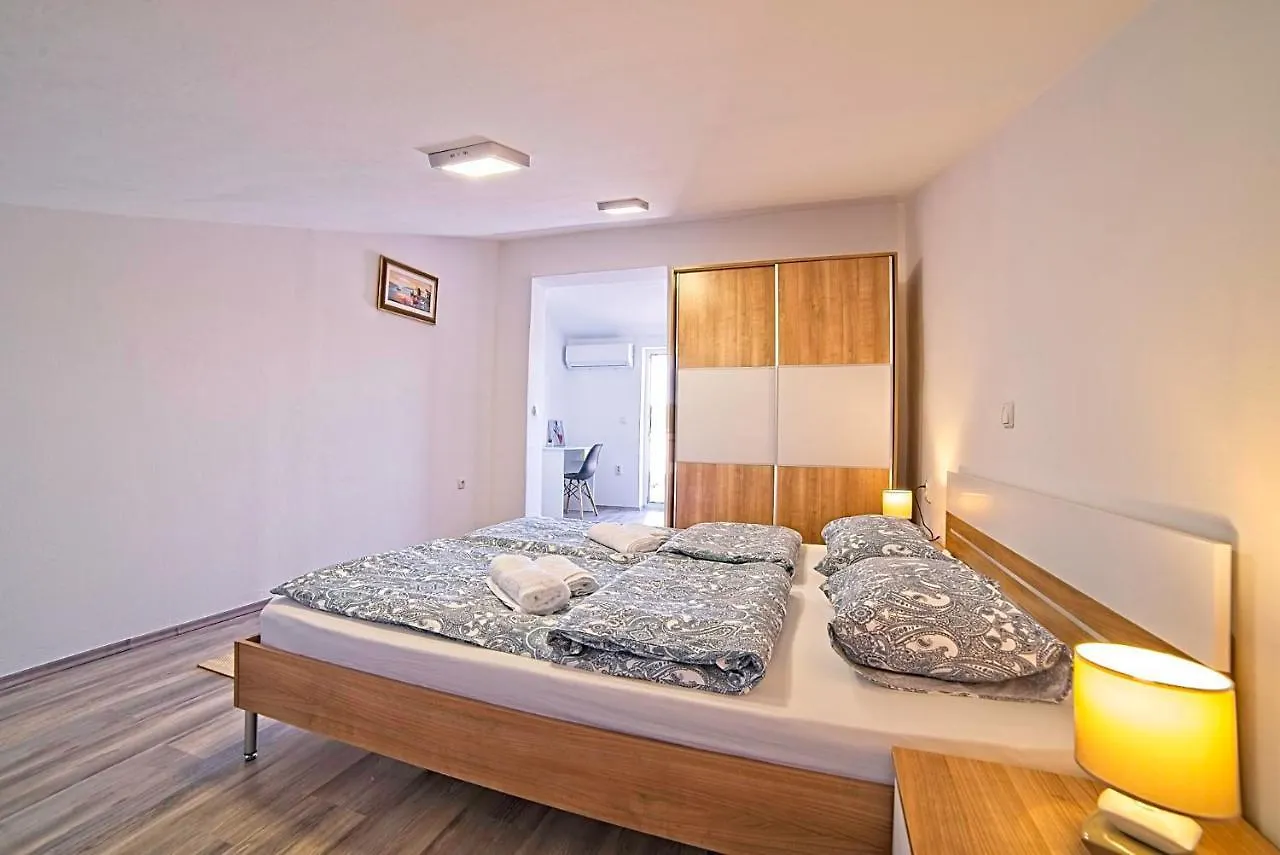 Casa de Férias Holiday House Rab Kampor